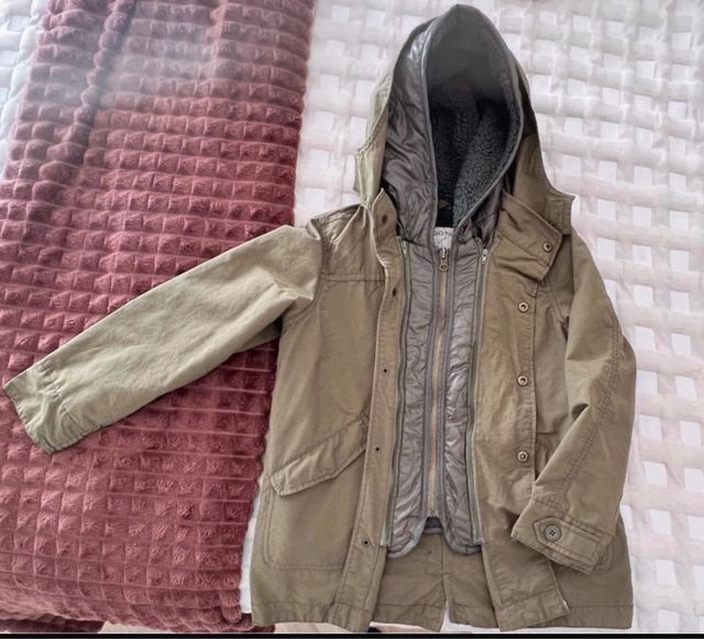 Chaqueta con chaleco desmontable.