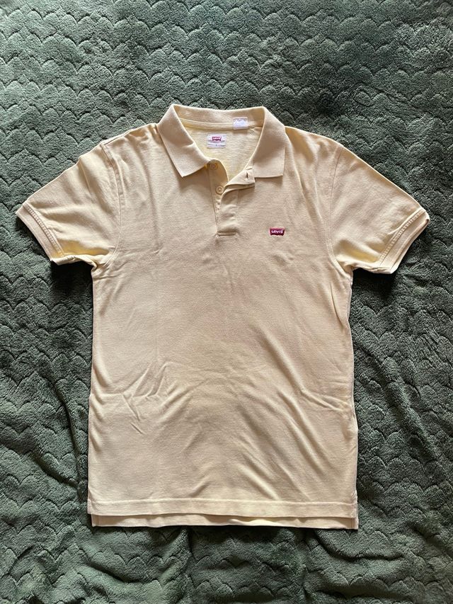 Polo Levi's amarillo