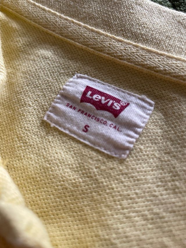 Polo Levi's amarillo