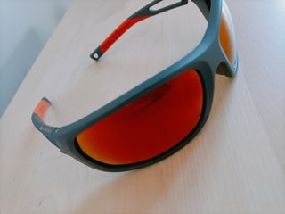 Gafas de protección naranja y gris