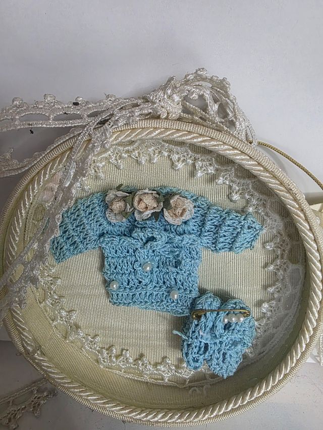 Quadretto nascita artigianale con vestitino