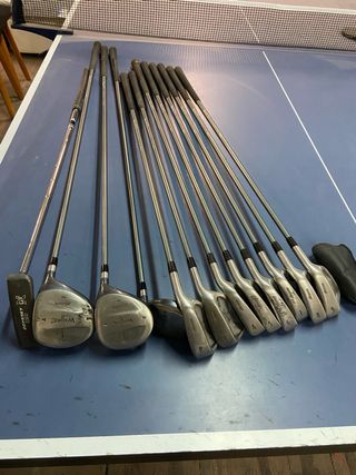 Juego de palos de golf Mizuno y Odyssey
