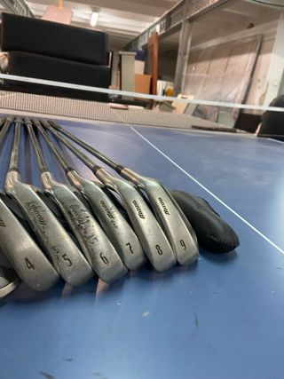 Juego de palos de golf Mizuno y Odyssey
