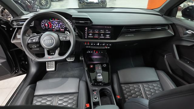 AUDI A3 RS3 Sportback TFSI quattro S tron