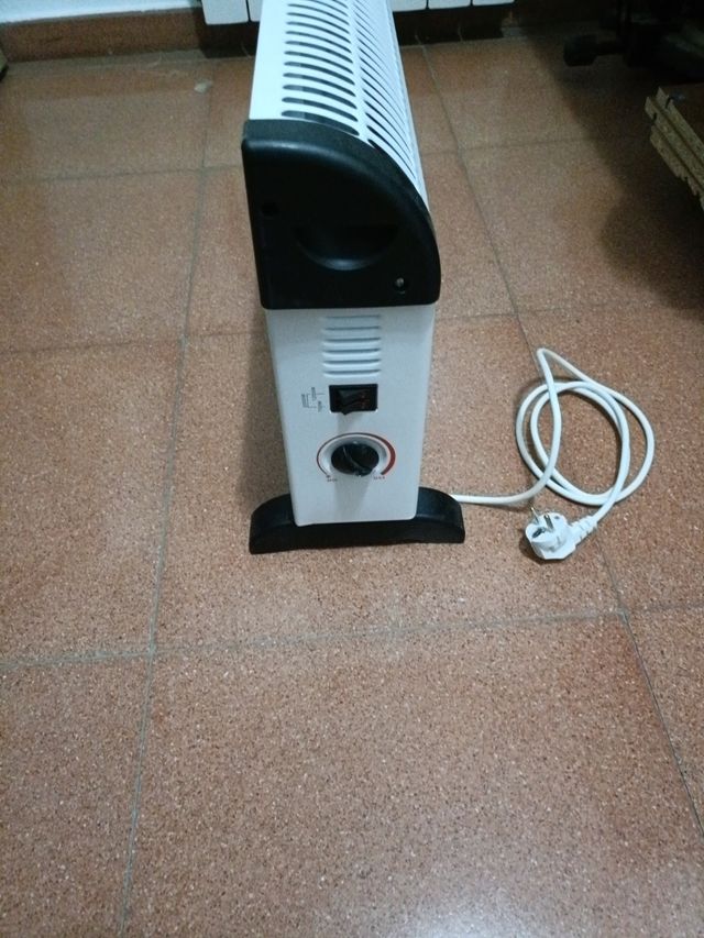 Radiador de aire blanco y negro