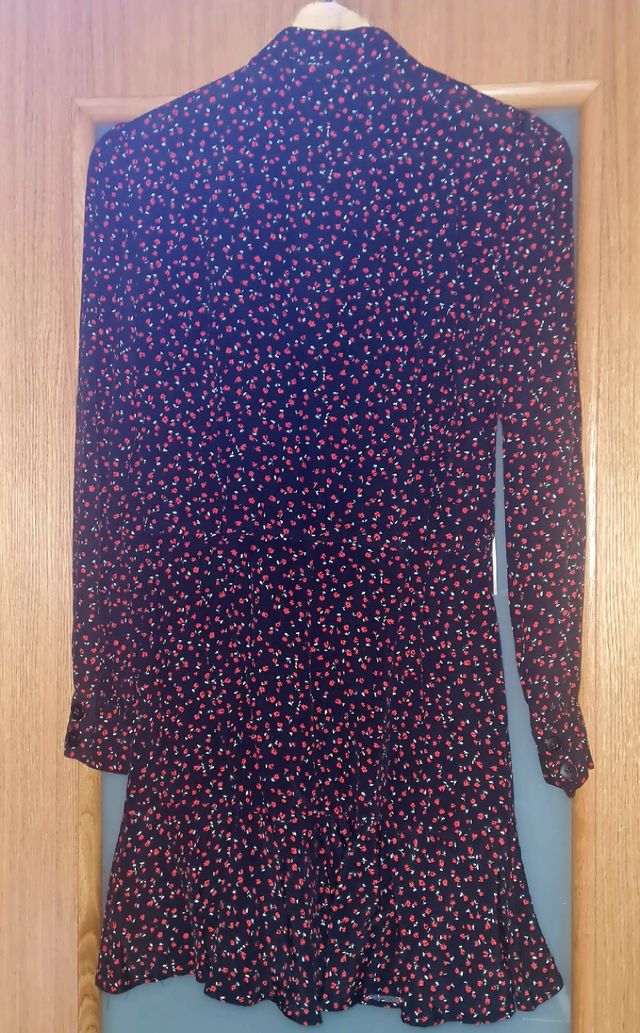 Vestido Zara floral negro y rojo