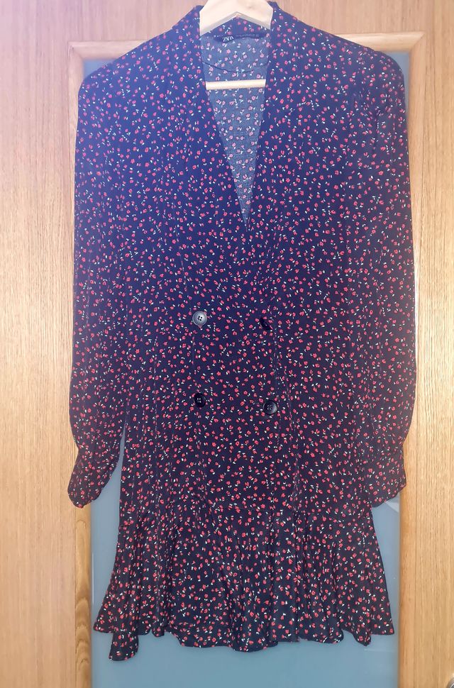 Vestido Zara floral negro y rojo