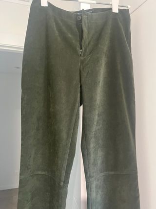 Pantalón Zara, 38 Verde Oliva
poliéster y elastano