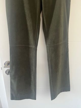 Pantalón Zara, 38 Verde Oliva
poliéster y elastano