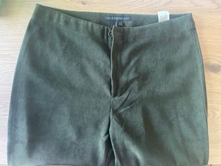 Pantalón Zara, 38 Verde Oliva
poliéster y elastano