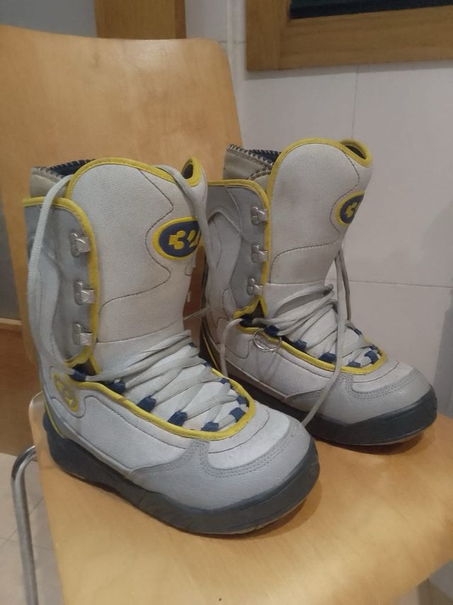 Botas de Snowboard Grises y Amarillas