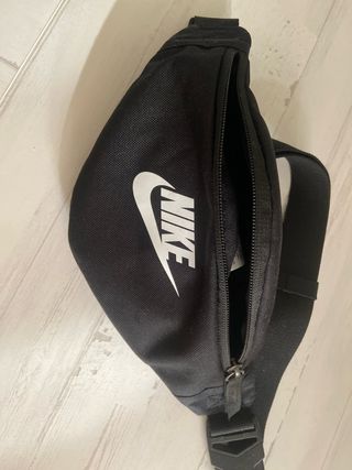 Riñonera Nike Negra