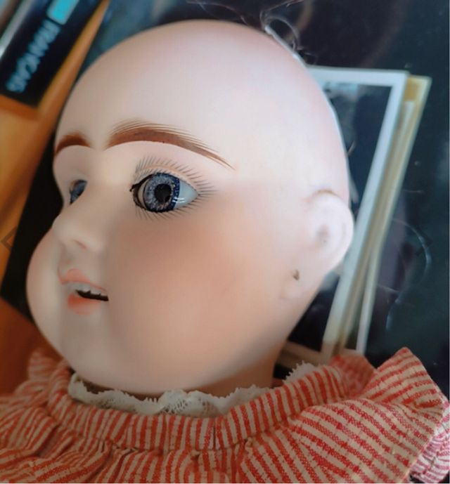 Muñeca antigua de porcelana