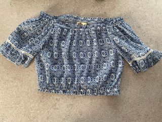 Blusa Hollister Azul y Blanca Estampada