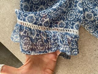 Blusa Hollister Azul y Blanca Estampada