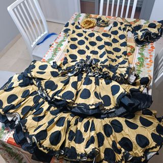 Traje de flamenca lunares amarillo y negro