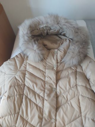 Plumífero beige Pedro del Hierro con capucha