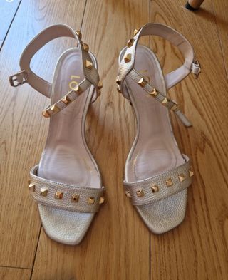 Sandalias Lodi de piel solo  puestas 2 horas. 