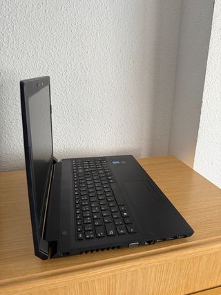 Lenovo 15.6 pulgadas 8gb RAM SSD