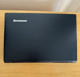 Lenovo 15.6 pulgadas 8gb RAM SSD