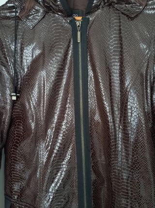 Abrigo polipiel efecto piel serpiente 42 