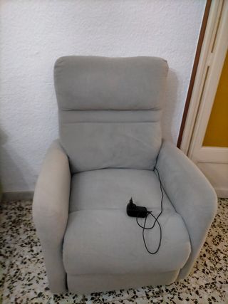 Sillón eléctrico gris de tela