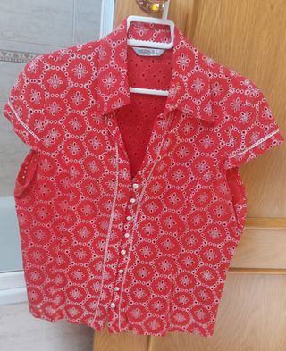 Blusa HEZHI S.L. roja con bordado