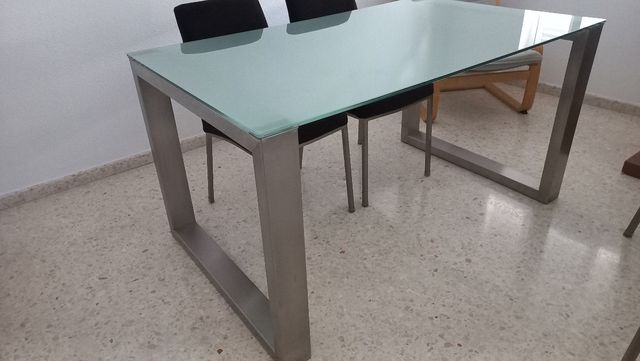 Mesa de comedor y 4 sillas