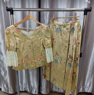 Traje de fallera oro y multicolor