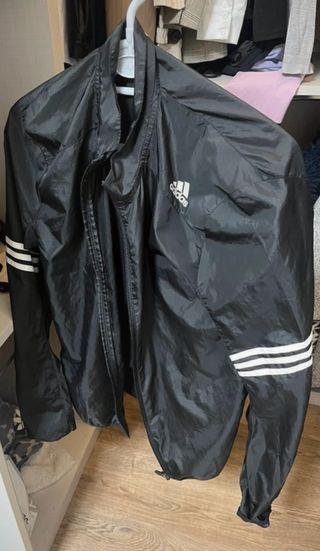 Chaqueta cortavientos Adidas negra