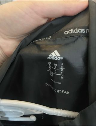 Chaqueta cortavientos Adidas negra