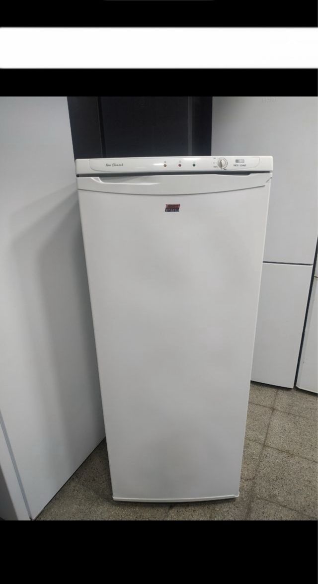 Congelador vertical Pool 134x55cm 7 cajones