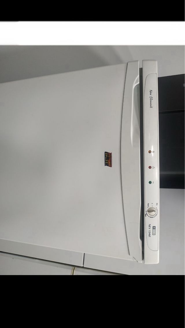 Congelador vertical Pool 134x55cm 7 cajones