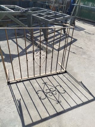 Balcon de hierro forjado en perfecto estado.