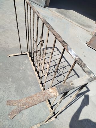 Balcon de hierro forjado en perfecto estado.