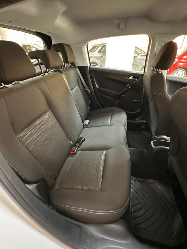 Peugeot 208 2016