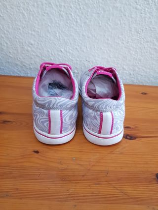 Zapatillas Lacoste grises y rosas