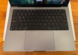 MacBook Pro M1 Pro 14 10-core CPU 16-core GPU