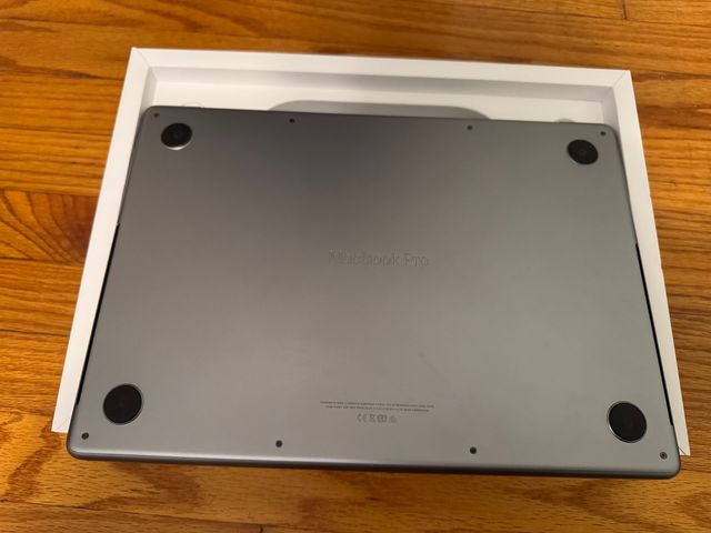 MacBook Pro M1 Pro 14 10-core CPU 16-core GPU