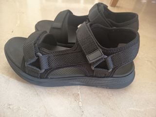 Sandalias negras muy cómodas