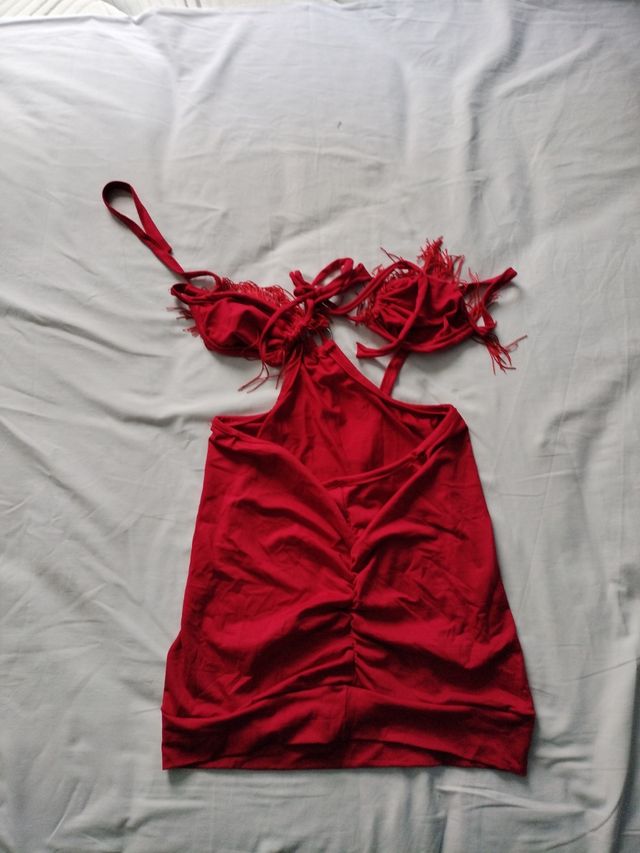 Top rojo con anillas. GRATIS.