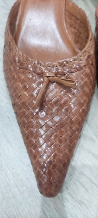Zapatos de tacón destalonados marrones