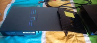 PlayStation 2 con 3 mandos