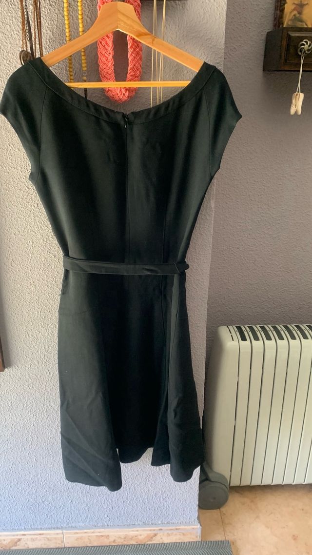 Vestido Zara negro con cinturón