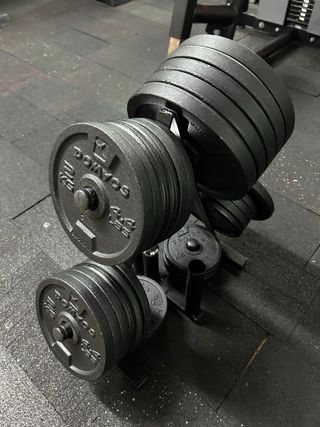 Mancuernas de gimnasio con discos