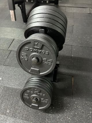Mancuernas de gimnasio con discos