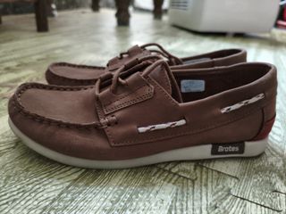 Zapatos de cuero marrones