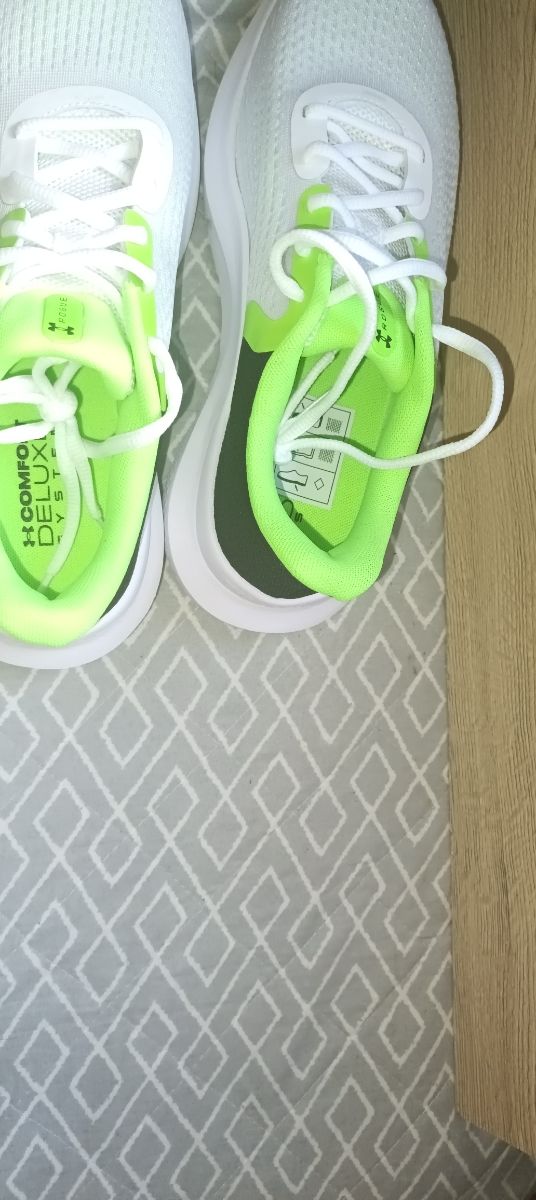 Zapatillas Under Armour Talla 41 Blancas y Verdes