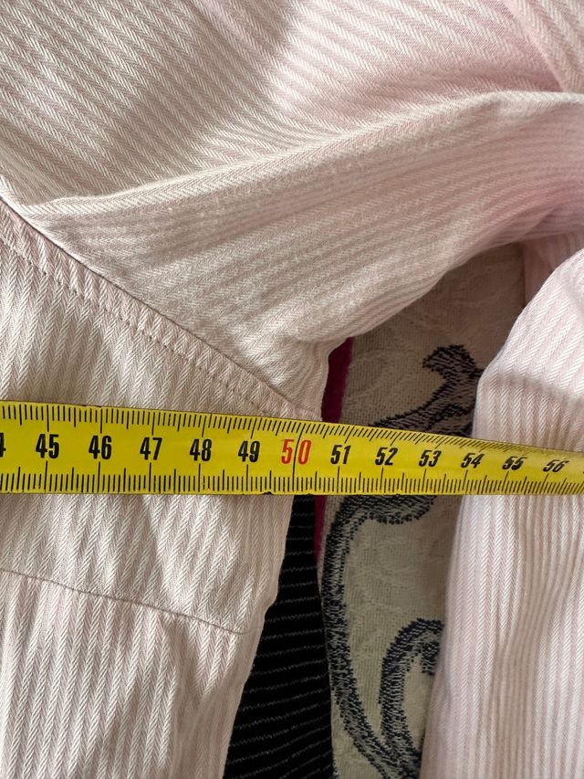 Camisa rosa às riscas