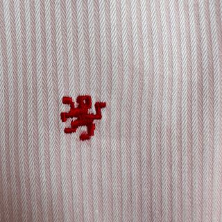 Camisa rosa às riscas